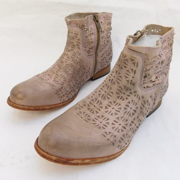 Free People Shoes - FREE PEOPLE MAUVE PINK DISTRESSED LEATHER BOOTIES
